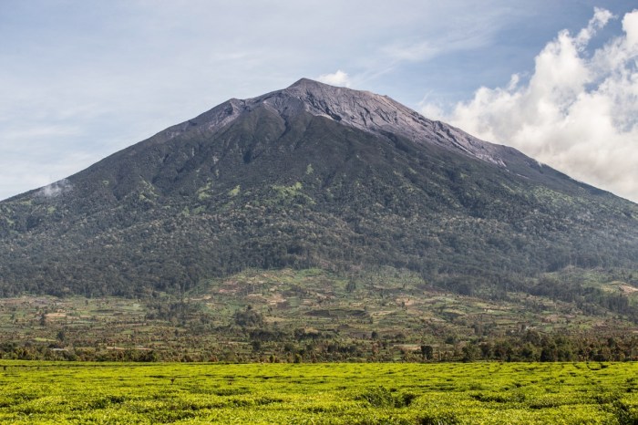 Kerinci mt gunung volcano sumatra crater climb southeast highest asia