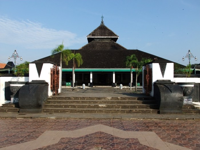 Demak mosque great java agung tripadvisor mesjid