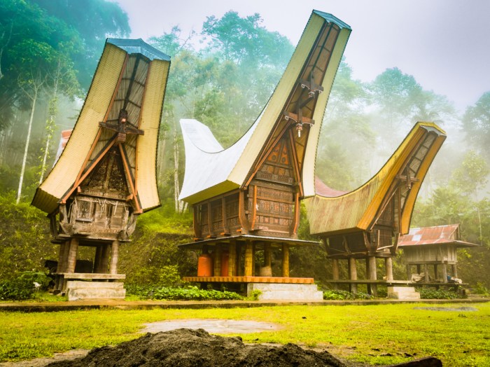 Toraja sulawesi tana adat tongkonan wisata pallawa tour tripsavvy yuktravel daya magis huisje naco paiton promo budaya philippines aquino stadsherstel