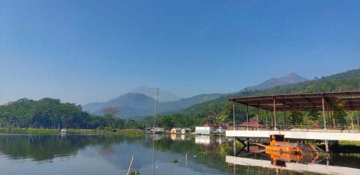 Bukit cinta pening rawa ambarawa berwisata kompas