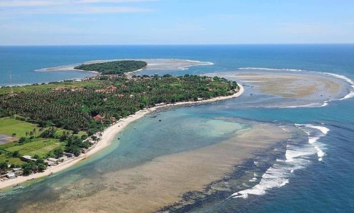 Genteng ujung pantai pasir wisata bermain hamparan bersih