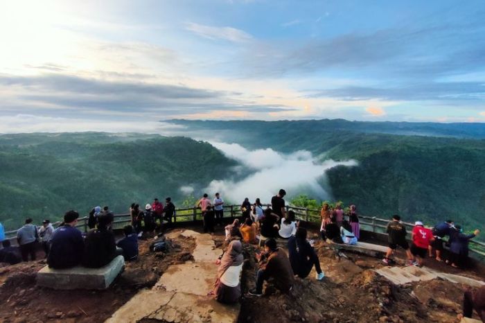 Mangunan songgo langit sunrise yogyakarta
