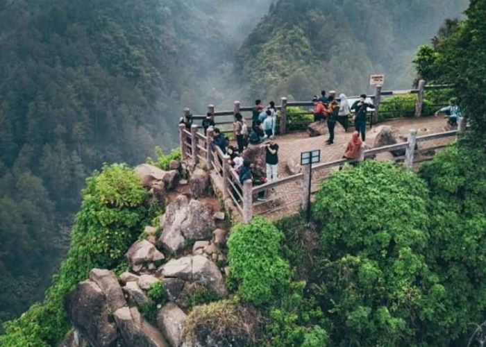 Tebing keraton bandung tahura hiking dago paket outbound trivindo gunung subang