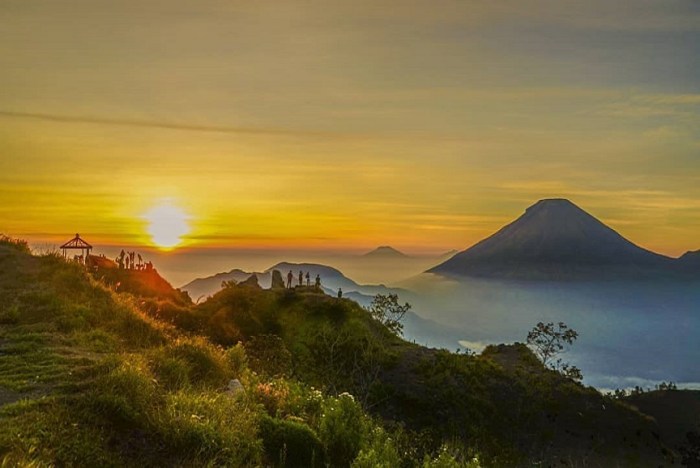 Sikunir bukit sunrise dieng berburu