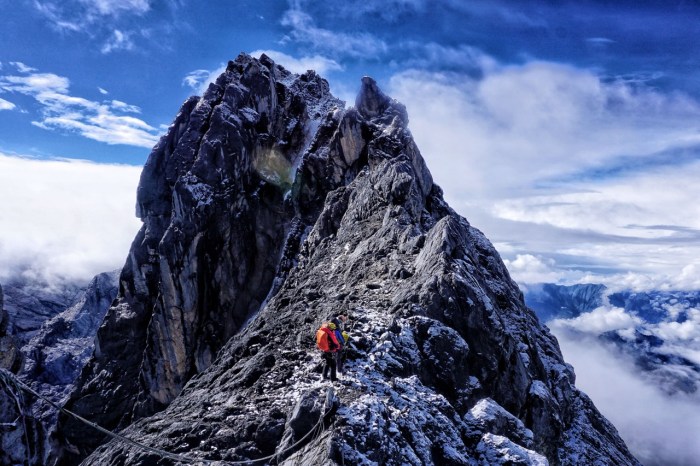 Gunung jaya wijaya puncak seluruh sampai terkenal