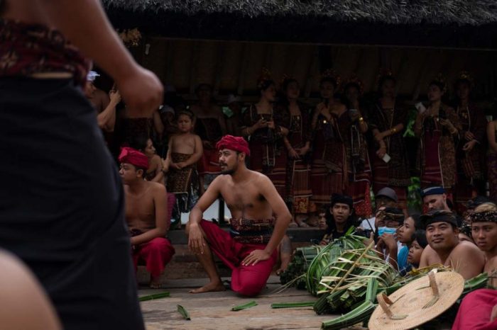 Menyaksikan Tradisi Perang Pandan di Bali
