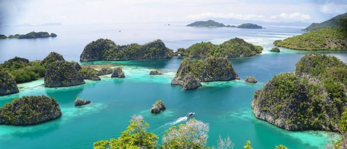 Ampat raja islands tropical paradise idyllic vacation