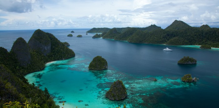 Indonesia superyacht banda islands yacht charter destination ampat raja lovely maluku ethan lee snorkeling gateway diving consultancy lighthouse support company