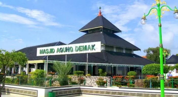 Demak masjid agung mosque kerajaan peninggalan tourism atap demakkab dindikbud