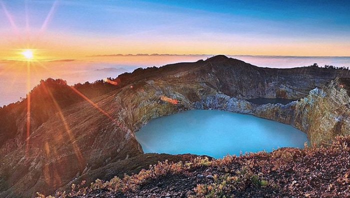 Danau kelimutu park crater tiga fakta menarik volcanoes
