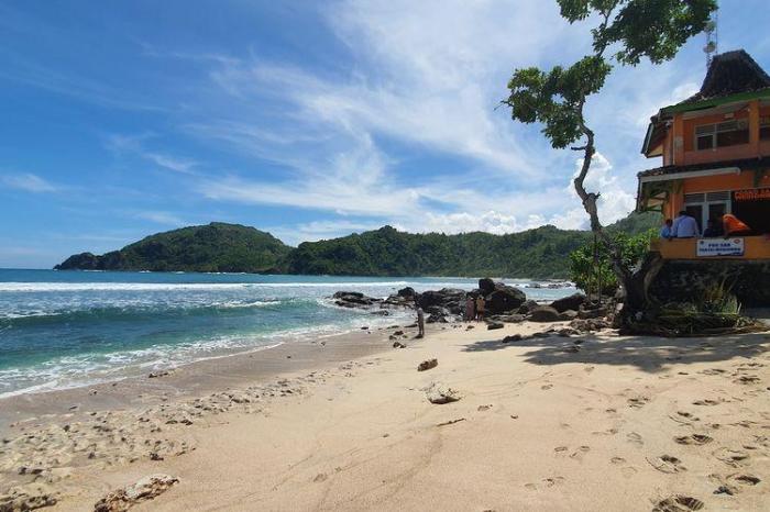 Wediombo pantai jogja gunungkidul berenang operasional surga tersembunyi wajib pasir kidul gunung lombok alami kolam renang masuk