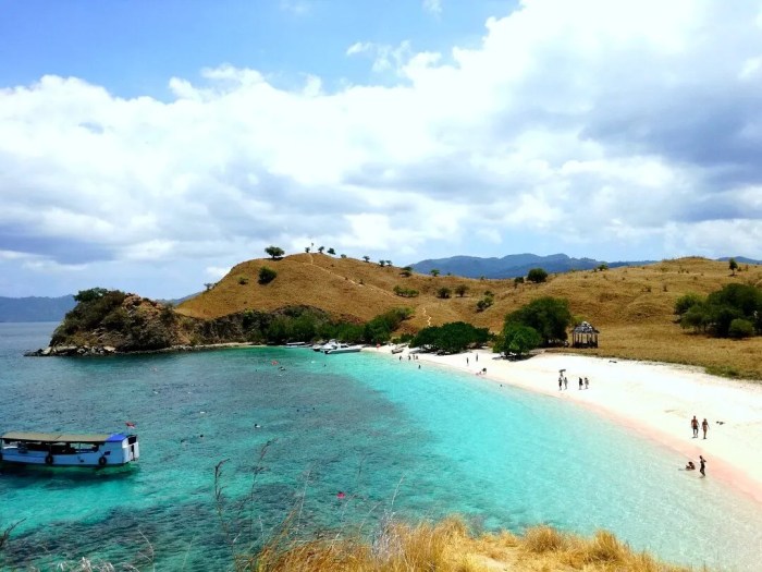 Komodo labuan pantai merah rute aktivitas romantis world destinasi thegingerwanderlust lombok
