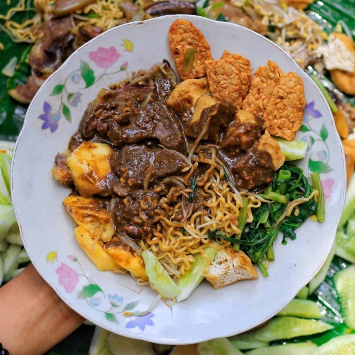 Rujak cingur surabaya enak delta