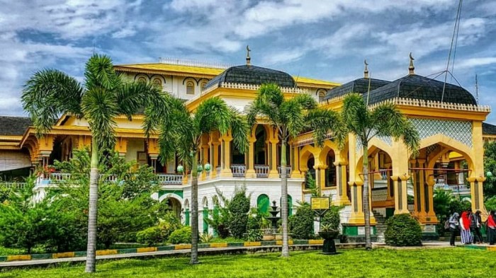 Medan mosque great sumatra grand north heritage tourism