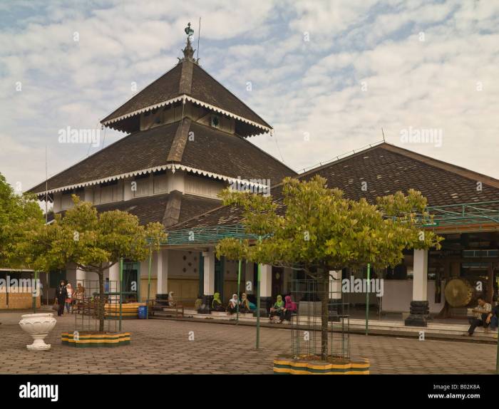 Eksplorasi Wisata Religi di Masjid Agung Demak, Jawa Tengah