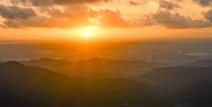 Keindahan Sunset di Puncak Becici, Yogyakarta