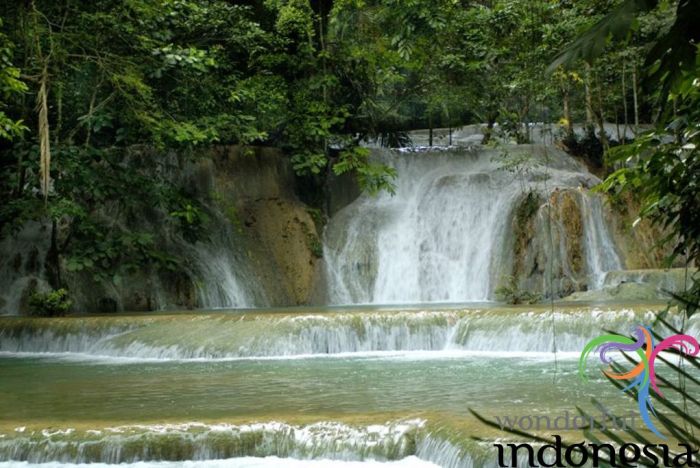 Keindahan Air Terjun Moramo, Sulawesi Tenggara