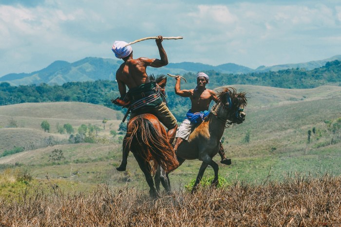 Pasola sumba ritual orang luar budaya negeri dimengerti authentic adat