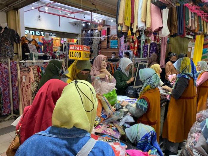 Pasar bandung muslim kiblat busana saudagar rahim sukses barat kemarin sejumlah luas kendaraan dikenal depan melintas