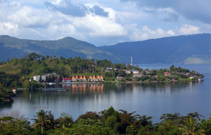 Indonesia toba lake sumatra north tourism province grandiose samosir island
